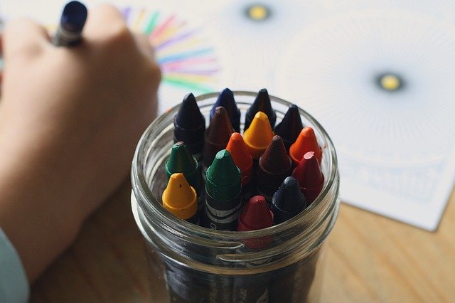 April virtual weekday events crayons PX